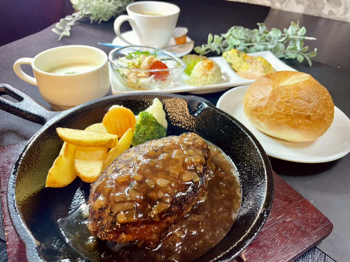 前菜あり_ハンバーグシャリアピンソース